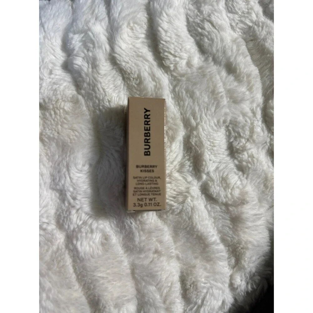 Burberry kisses Bold Cherry Lipstick